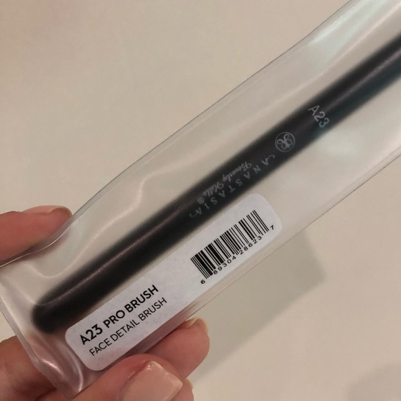ANASTASIA A23 highlighting brush - Picture 2 of 2